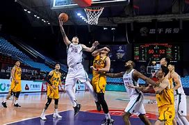 爱游戏官网-里程碑夜山东男篮单刀错失;CBA季后赛集结日刷纪录;悬念犹存;球队文化再被提及的简单介绍