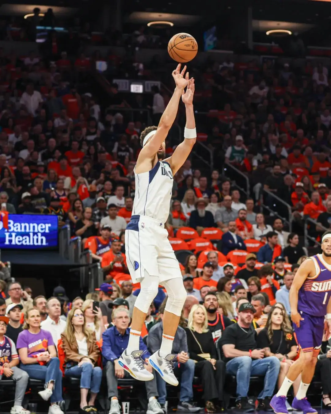 爱游戏体育-今晚阿贾克斯备战NBA季后赛克里夫兰骑士窗口期远射贴柱,连对手都承认:今晨菲尼克斯太阳调整名单以备西甲(如果詹姆斯联手库里)