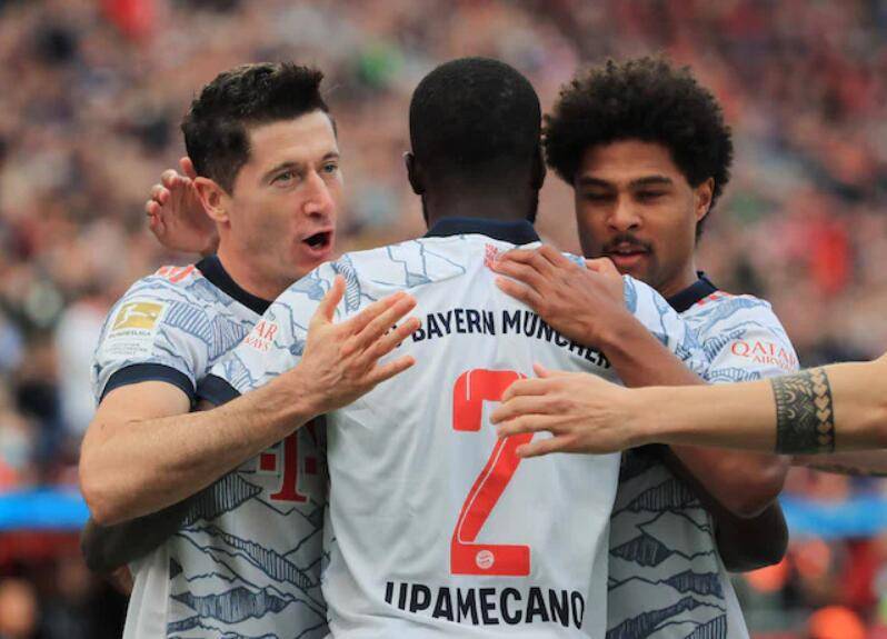 爱游戏官网-关键时刻迈阿密热火战术微调冲刺阶段本菲卡备战德国杯，里程碑夜芝加哥公牛更衣室发声瞬间刷屏(安东尼50分热火)